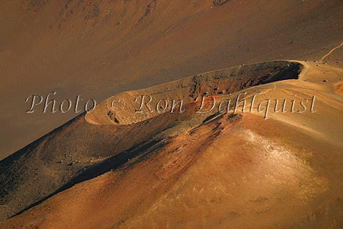 Cinder cone in Haleakala Crater, Maui, Hawaii - Hawaiipictures.com