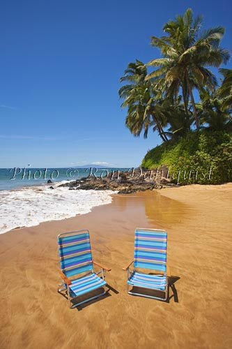 Beach chairs on Changs Beach, Makena, Maui, Hawaii - Hawaiipictures.com Beach chairs on Changs Beach, Makena, Maui, Hawaii - Hawaiipictures.com