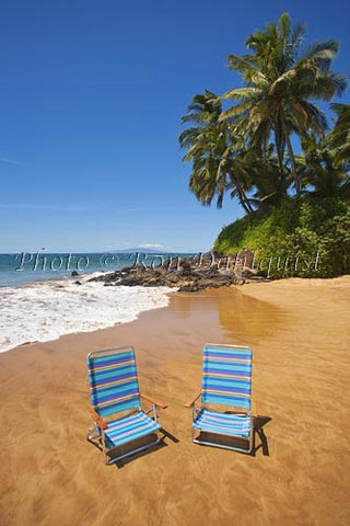 Beach chairs on Changs Beach, Makena, Maui, Hawaii - Hawaiipictures.com