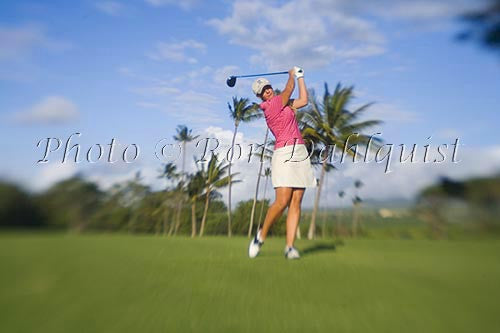 Woman playing golf in Maui, Hawaii Photo - Hawaiipictures.com