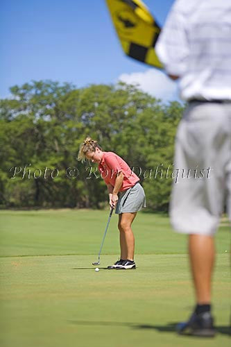 Couple playing golf, Maui, Hawaii Photo - Hawaiipictures.com