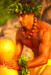 Traditional male Hawaiian Kahiko hula dancer with Ipu drum, Maui, Hawaii