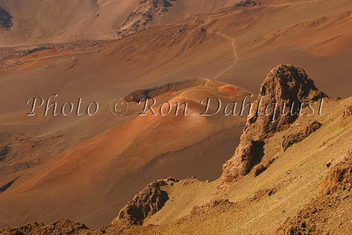 Cinder cone in Haleakala Crater, Maui, Hawaii Picture - Hawaiipictures.com