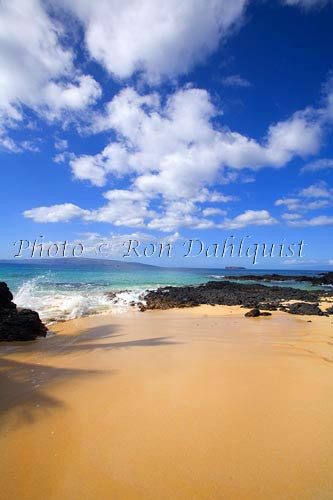 Beautiful Secret Beach in Makena, Maui, Hawaii Picture Photo - Hawaiipictures.com