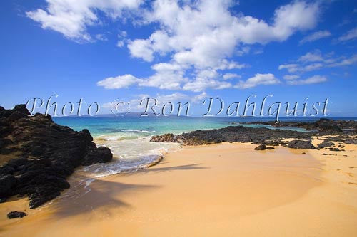 Beautiful Secret Beach in Makena, Maui, Hawaii Photo - Hawaiipictures.com