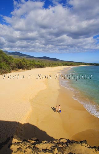 Couple with snorkel gear on Oneloa Beach, Big Beach, Makena, Maui, Hawaii MR - Hawaiipictures.com