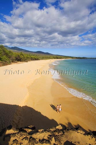 Couple with snorkel gear on Oneloa Beach, Big Beach, Makena, Maui, Hawaii MR Picture - Hawaiipictures.com