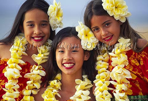 Keiki hula dancers, Maui, Hawaii - Hawaiipictures.com