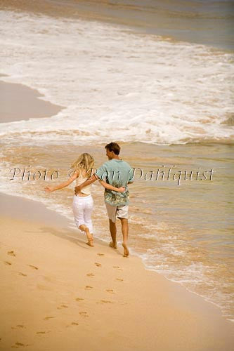 Honeymoon couple having fun at beautiful Oneloa Beach (Big Beach) on Maui, Hawaii Picture - Hawaiipictures.com Honeymoon couple having fun at beautiful Oneloa Beach (Big Beach) on Maui, Hawaii Picture - Hawaiipictures.com