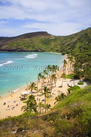 Famous snorkeling spot on Oahu, Hanauma Bay - Hawaiipictures.com
