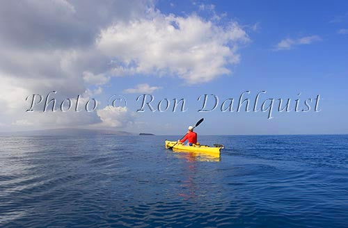 Kayaker paddling toward Molokini, Makena, Maui, Hawaii - Hawaiipictures.com