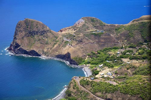 Kahakuloa Head and Kahakuloa town, Maui, Hawaii - Hawaiipictures.com