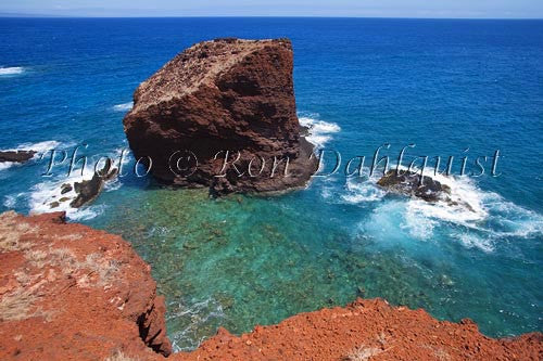 Puu Pehe rock (Sweetheart Rock), Lanai, Hawaii - Hawaiipictures.com
