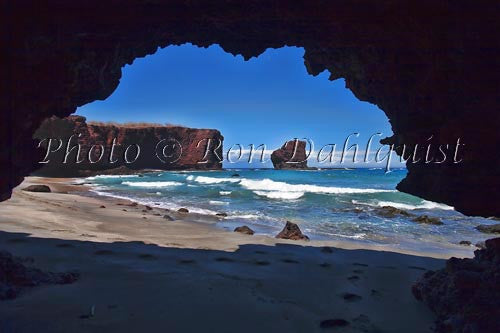 Puu Pehe rock (Sweetheart Rock), Lanai, Hawaii Picture - Hawaiipictures.com