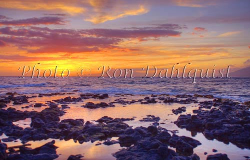 Beautiful sunset over ocean in Makena, Maui, Hawaii - Hawaiipictures.com