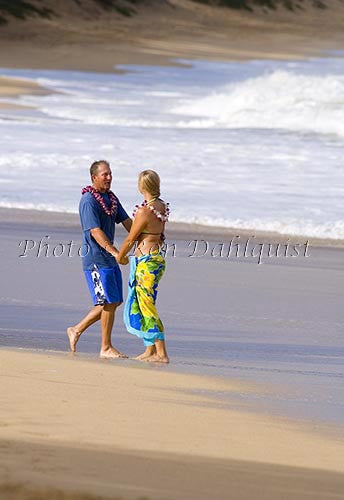 Couple walking on the beach on Maui, Hawaii - Hawaiipictures.com