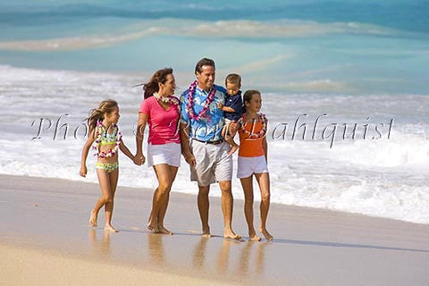 Vacationing family on the beach, Maui, Hawaii Picture Photo - Hawaiipictures.com
