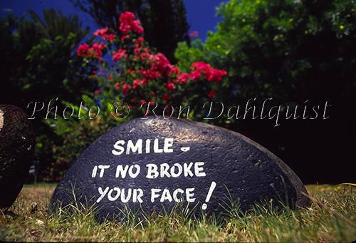 Message on rock at Kalaupapa, Molokai, Hawaii - Hawaiipictures.com