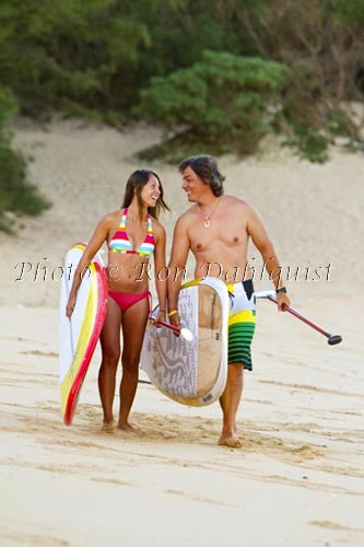 Coulple stand-up paddle boarding on Maui, Hawaii Picture - Hawaiipictures.com