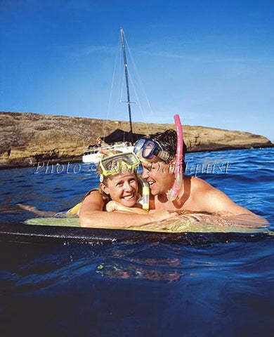 Honeymoon couple snorkeling with Trilogy Excursions at Molokini, Maui, Hawaii - Hawaiipictures.com