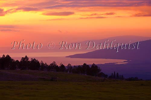 Upcountry Maui sunset, looking toward Maalaea, Hawaii - Hawaiipictures.com