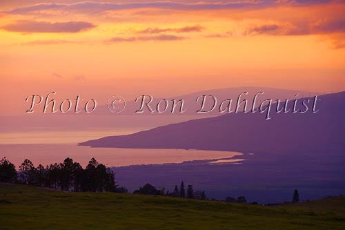 Upcountry Maui sunset, looking toward Maalaea, Hawaii Picture - Hawaiipictures.com