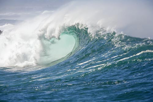 Large winter waves breaking at Waimea on Oahu, Hawaii - Hawaiipictures.com