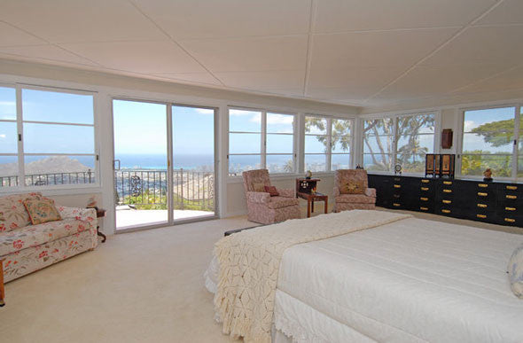 Master Bedroom With Glass Wall And Ocean - Hawaiipictures.com