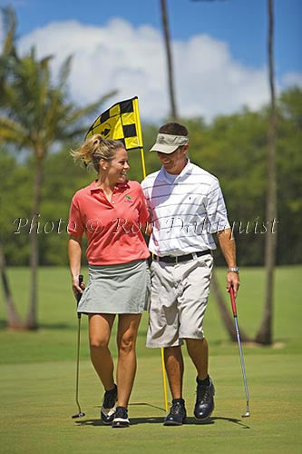 Couple playing golf, Maui, Hawaii - Hawaiipictures.com