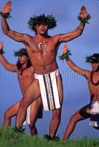 Male hula Kahiko dancers, Maui, Hawaii - Hawaiipictures.com
