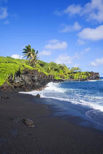 Black Sand beach (HonokaLanai Black Sand Beach) Waianapanapa, Hana, Maui - Hawaiipictures.com