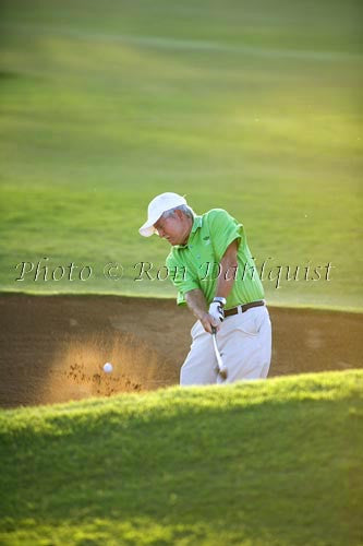Man blasting out of sand trap, Maui, Hawaii Picture - Hawaiipictures.com