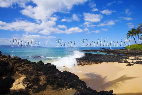 Beautiful Secret Beach in Makena, Maui, Hawaii - Hawaiipictures.com