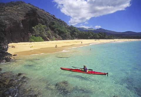 Kayaker paddling toward Big Beach, (Oneloa), Maui , Hawaii - Hawaiipictures.com