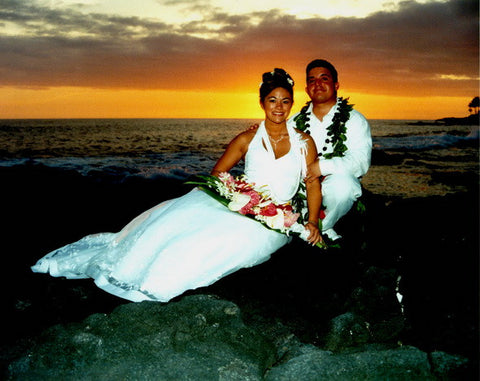 Picture Of Hawaiian Wedding Couple At Sunset - Hawaiipictures.com