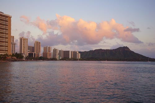 Waikiki skyline and Diamond Head at sunset, Oahu - Hawaiipictures.com