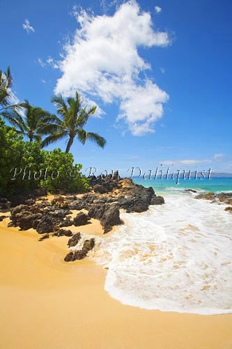 Beautiful Makena Beach, also known as Secret Beach, Maui, Hawaii - Hawaiipictures.com