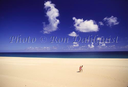 Couple on beautiful Papohaku beach, Molokai - Hawaiipictures.com
