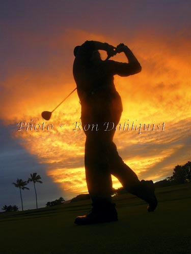 Silhouette of golfer at sunset. Maui, Hawaii - Hawaiipictures.com