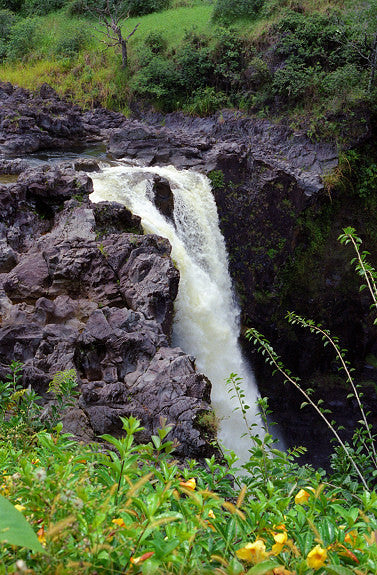 Rocky Rainbow Falls - Hawaiipictures.com