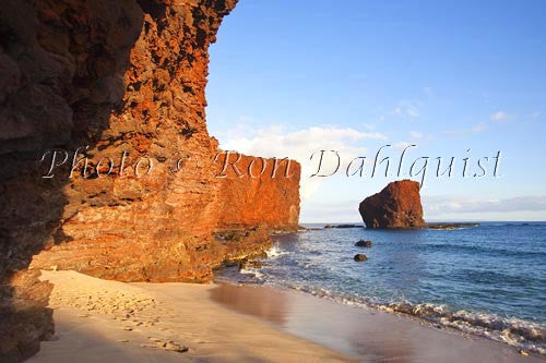 Late afternoon light on Puu Pehe Rock on Lanai, Hawaii Picture - Hawaiipictures.com