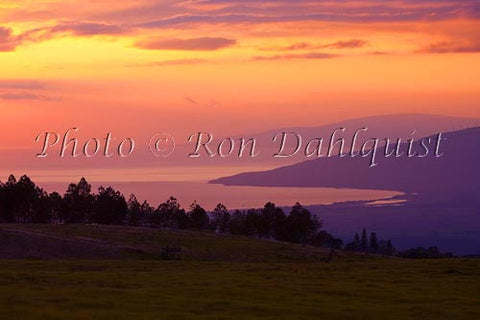 Upcountry Maui sunset, looking toward Maalaea, Hawaii - Hawaiipictures.com